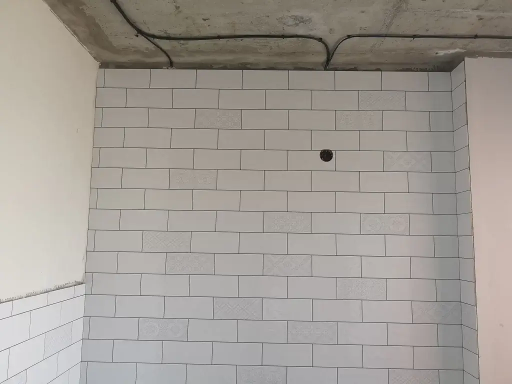 Устройство фартука на кухне из керамической плитки