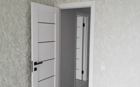 Установка плинтуса пвх в комнате