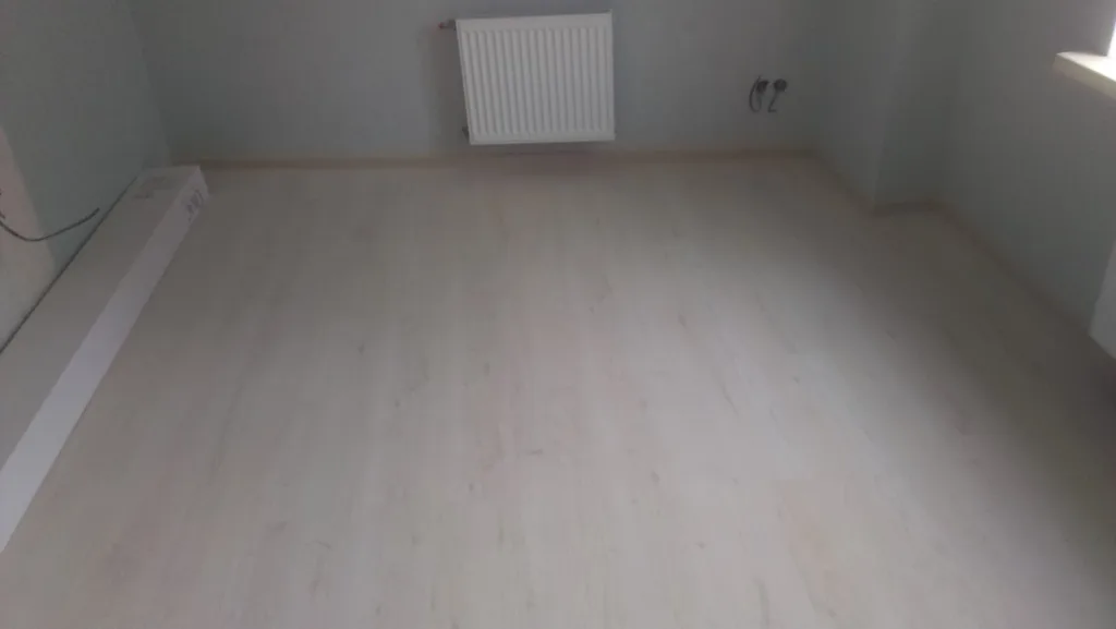 Установка плинтуса пвх в помещении